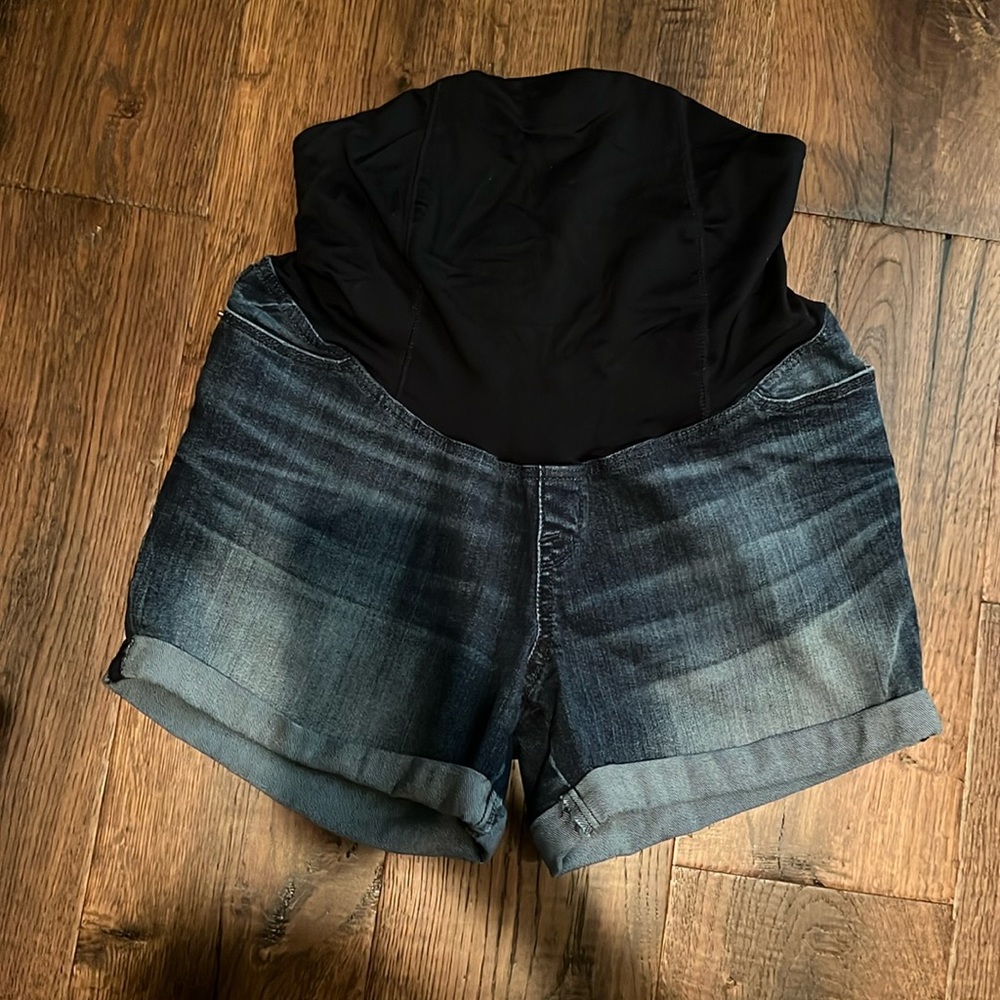 Full panel maternity shorts